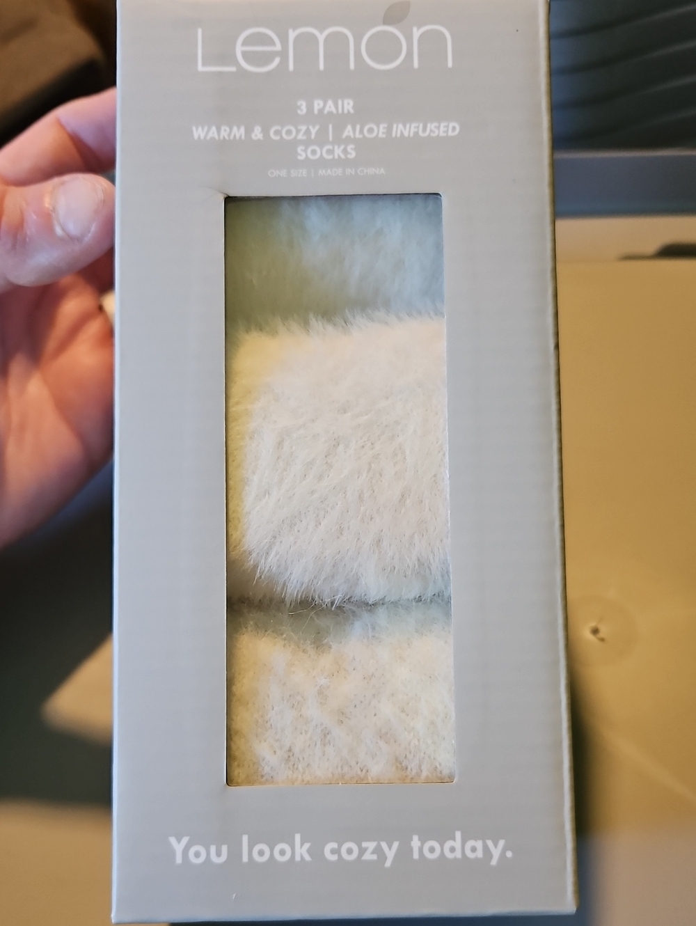 LEMON 3 PAIR PACK OF ALOE INFUSED SOCKS: NEW IN BOX: OS